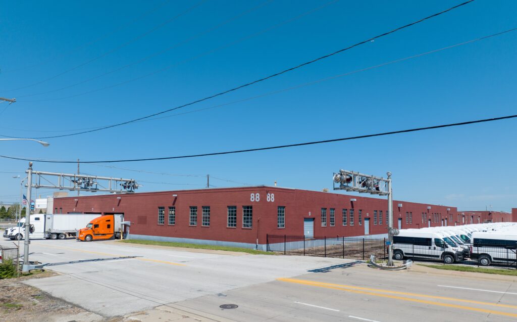 88 Sunshine Road (1) Exterior Sunshine Road, Kansas City, Kansas, warehouse